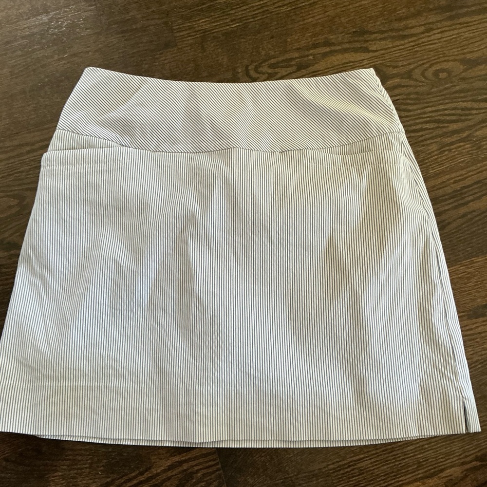 S C & CO. SKORT SIZE L